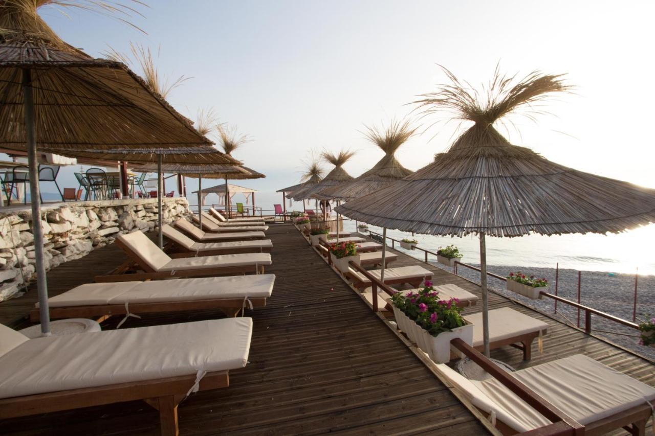 Paradise Lukova Hotel Eksteriør billede