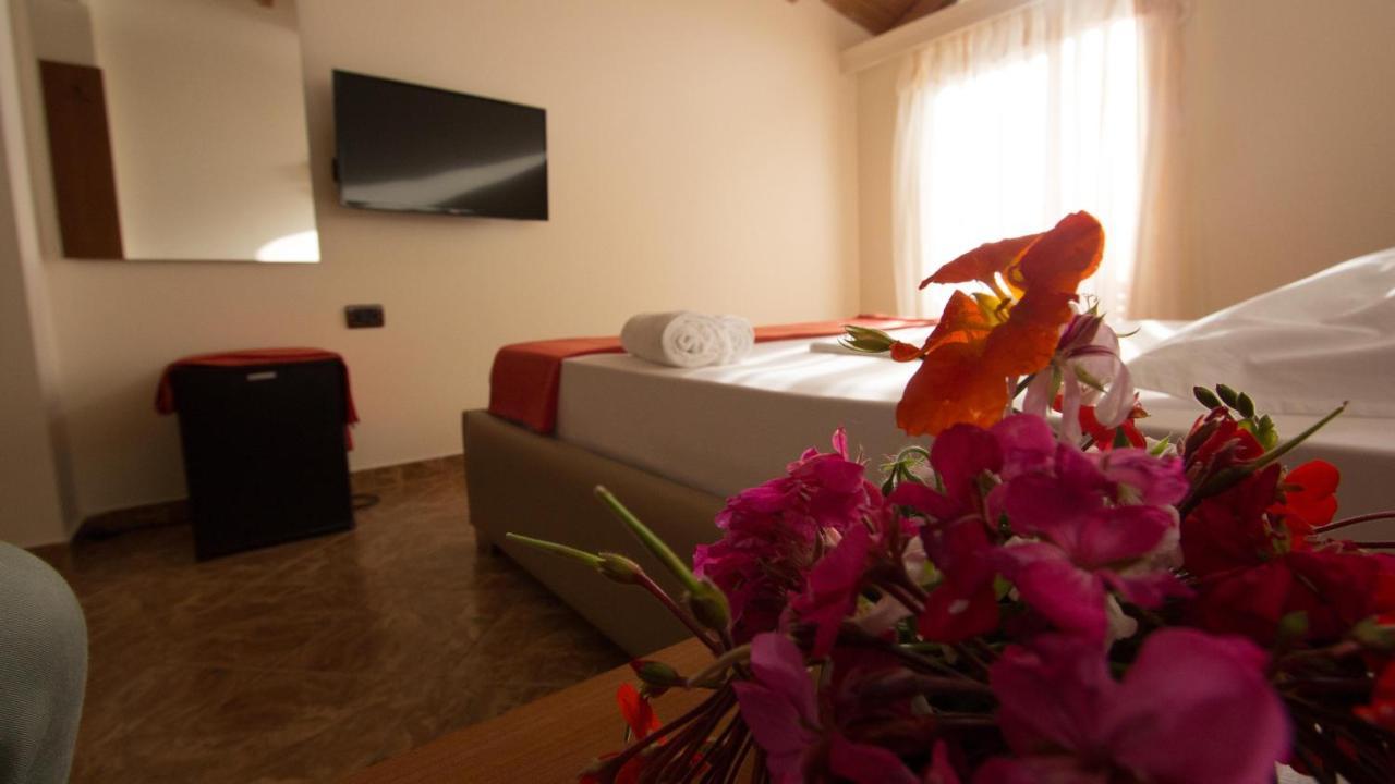 Paradise Lukova Hotel Eksteriør billede