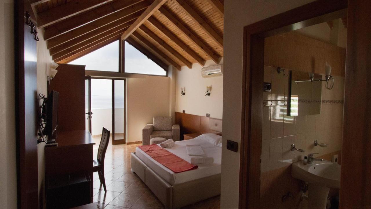 Paradise Lukova Hotel Eksteriør billede