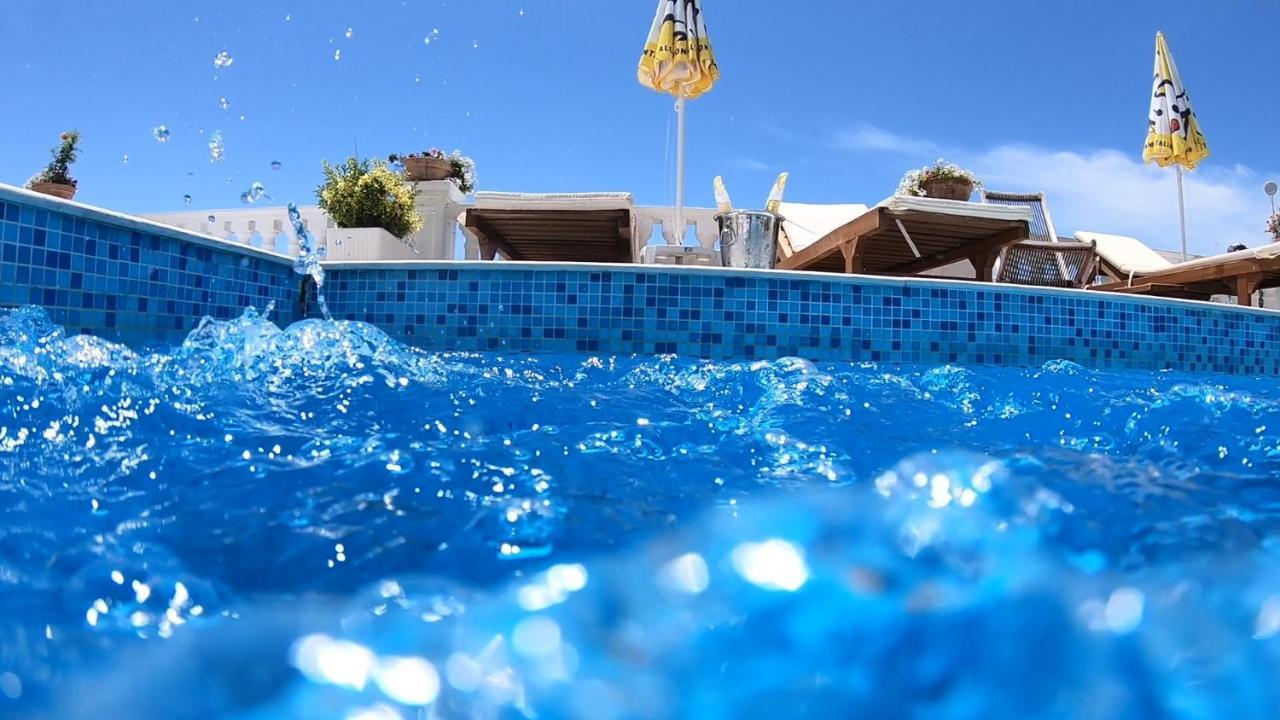 Paradise Lukova Hotel Eksteriør billede