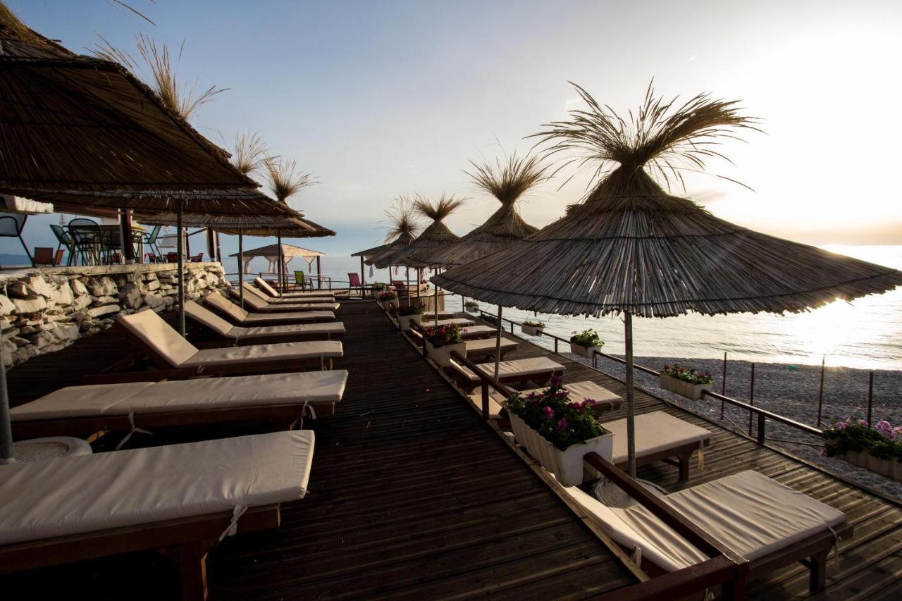 Paradise Lukova Hotel Eksteriør billede