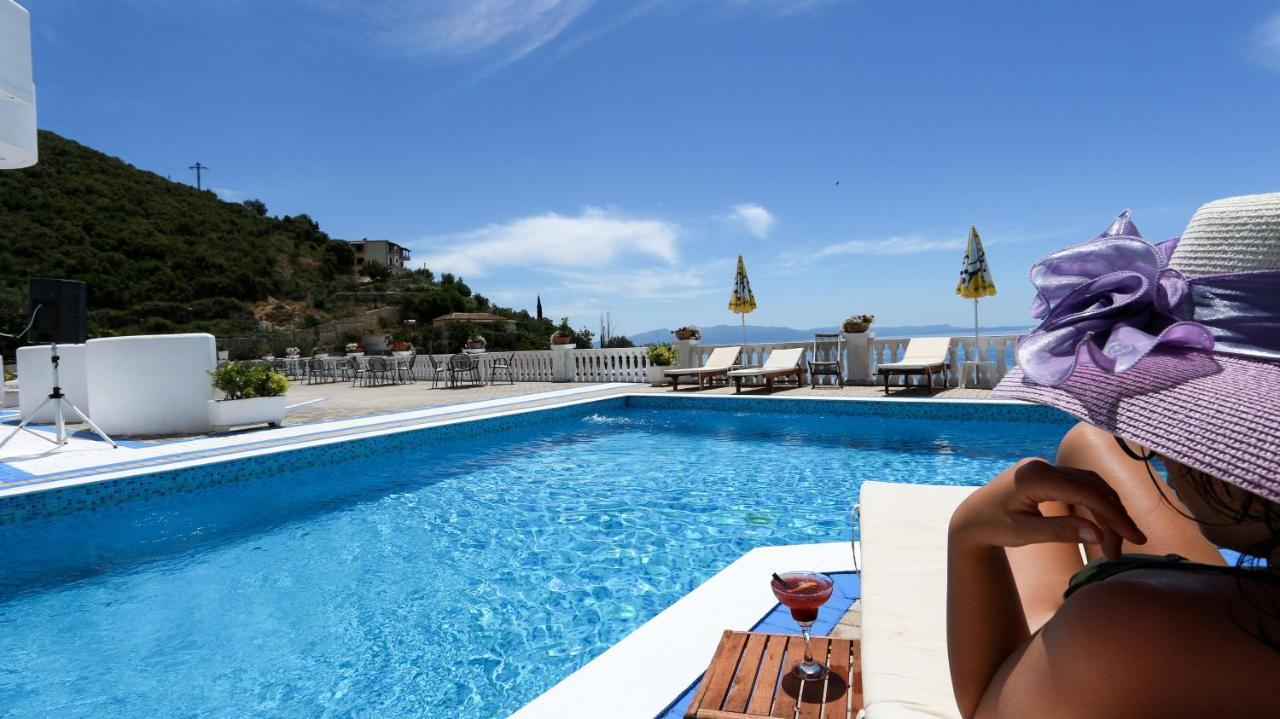 Paradise Lukova Hotel Eksteriør billede