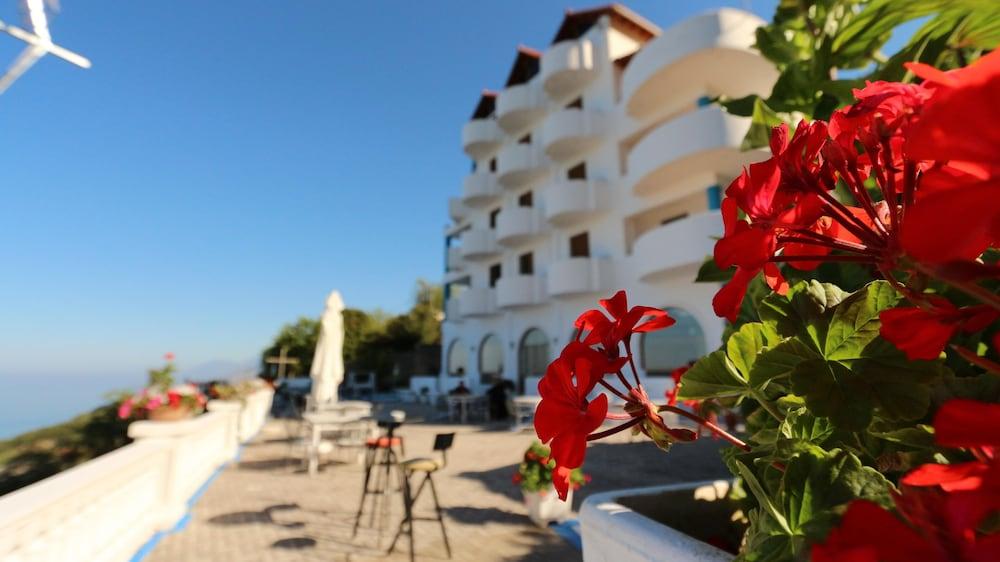 Paradise Lukova Hotel Eksteriør billede