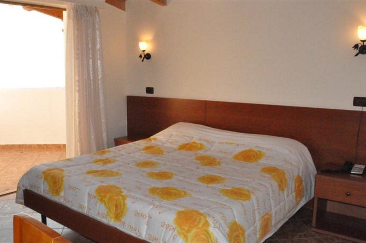 Paradise Lukova Hotel Eksteriør billede