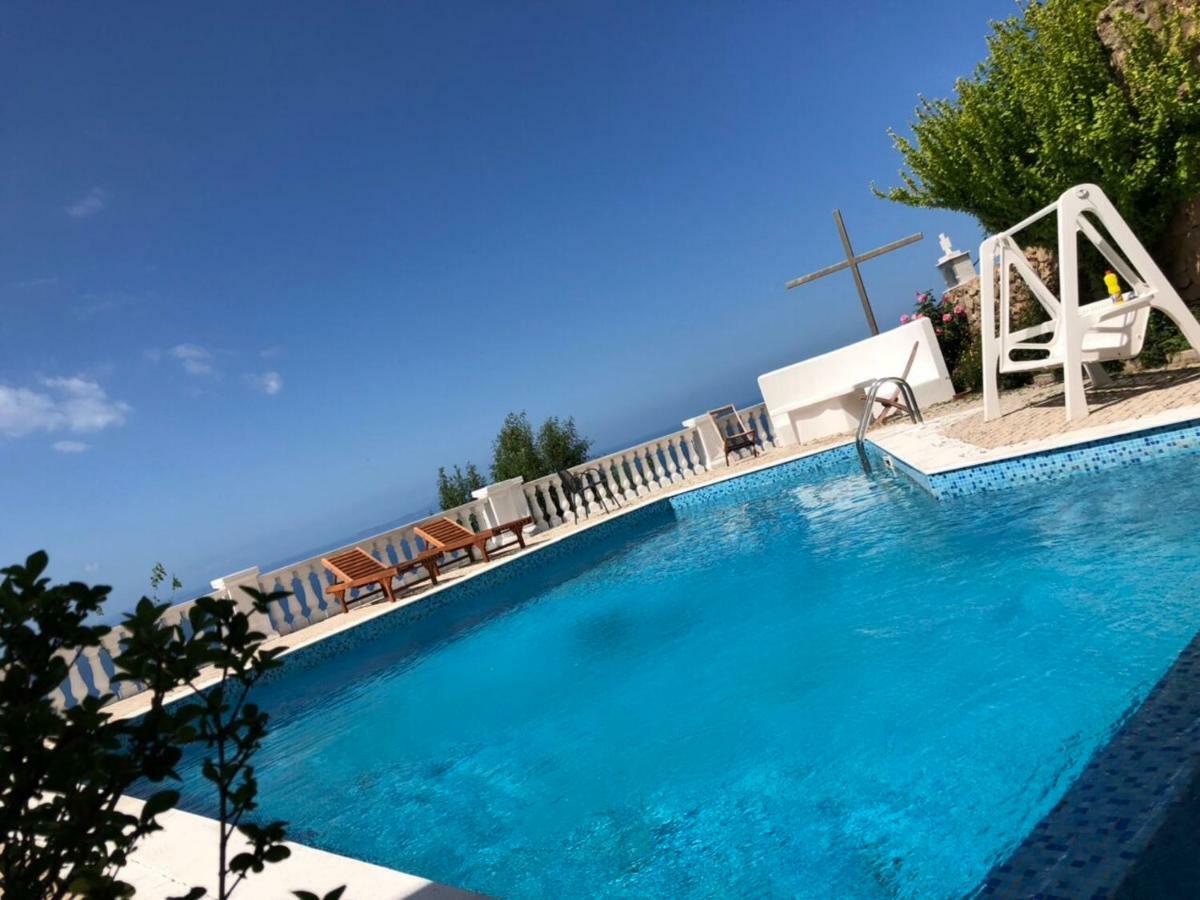 Paradise Lukova Hotel Eksteriør billede