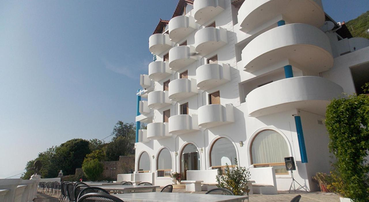 Paradise Lukova Hotel Eksteriør billede